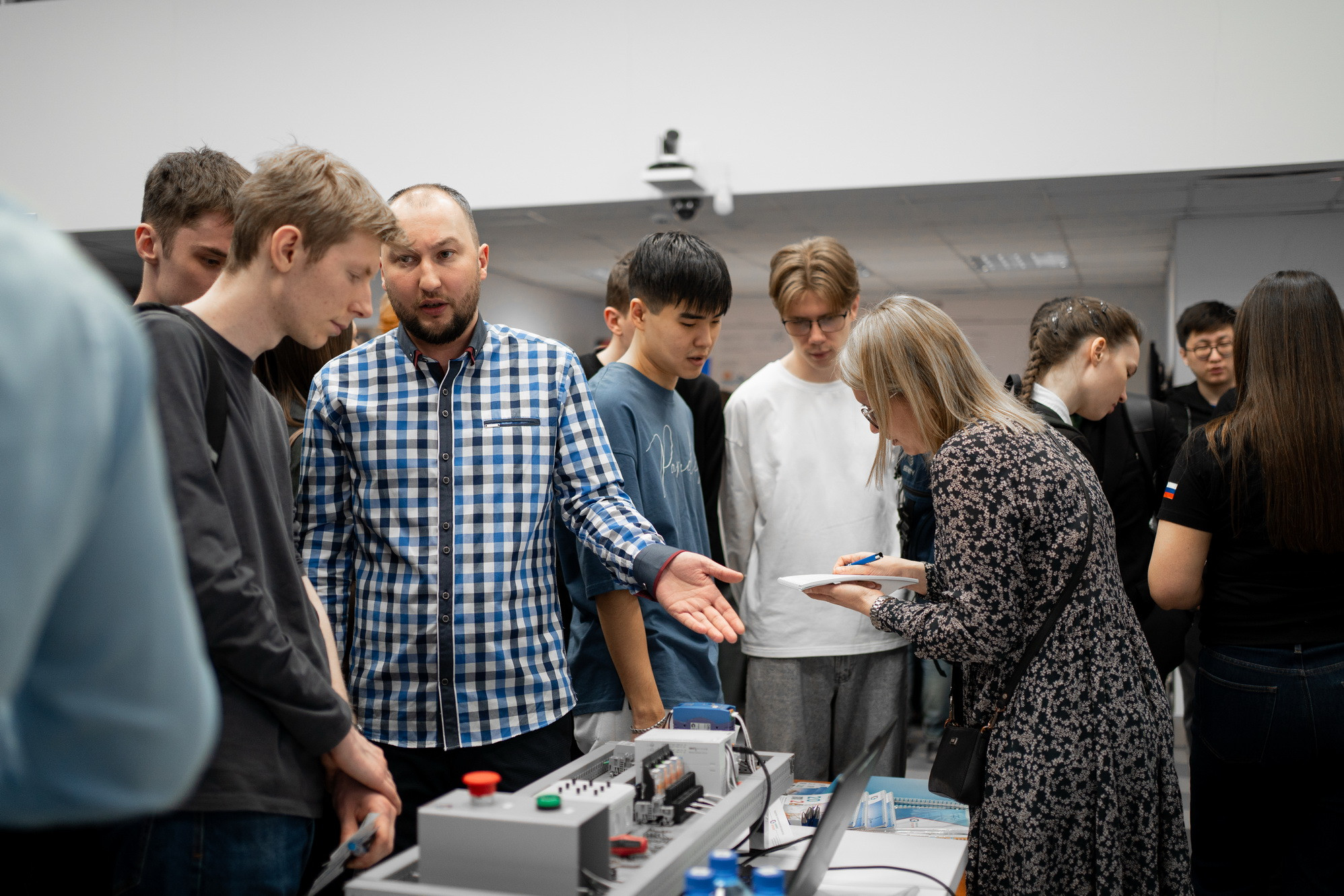 В НГТУ НЭТИ прошла стендовая выставка предприятий-партнеров, фотография: А. Непомнящих